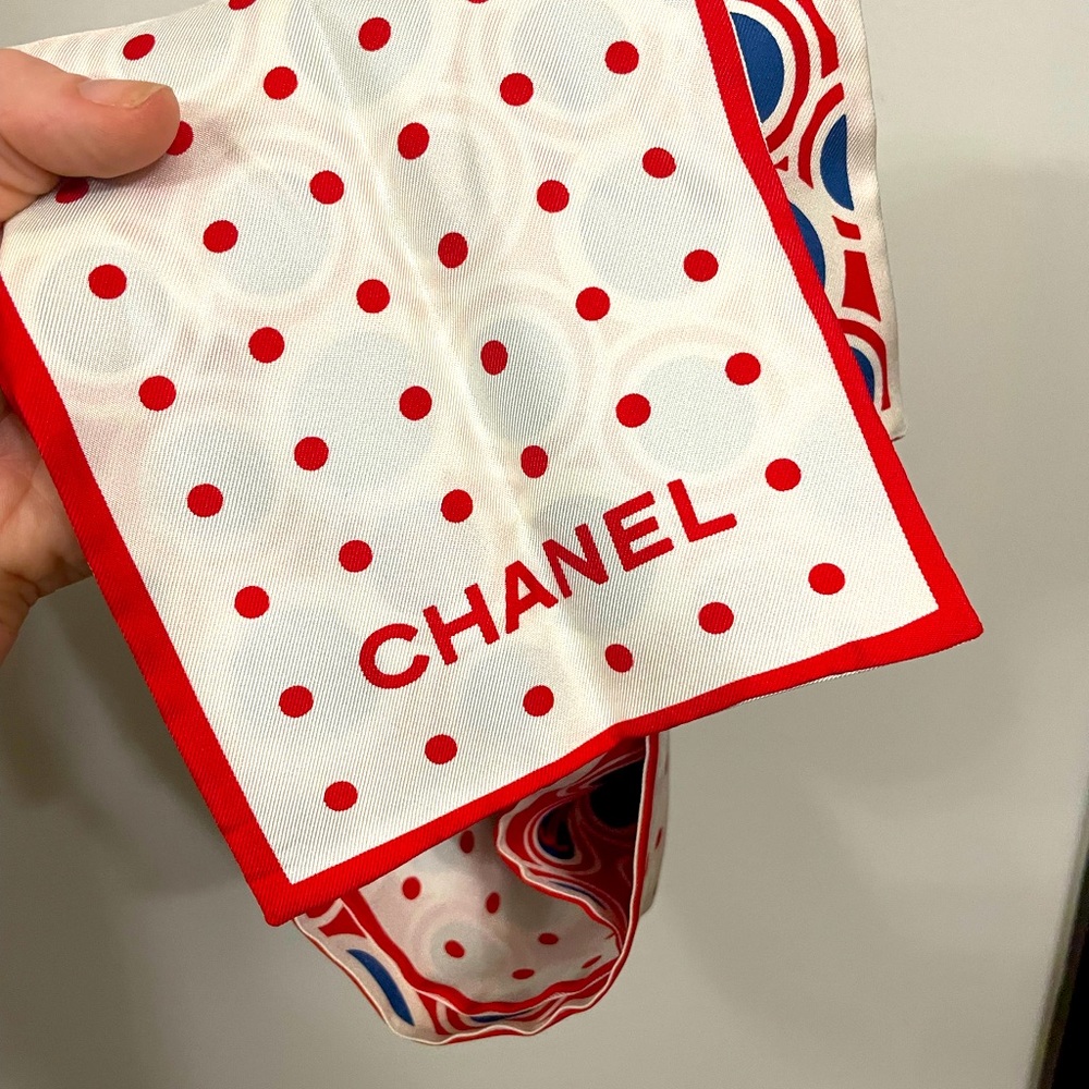 6 feet of Chanel 2-in-1 Silk Scarf Vintage